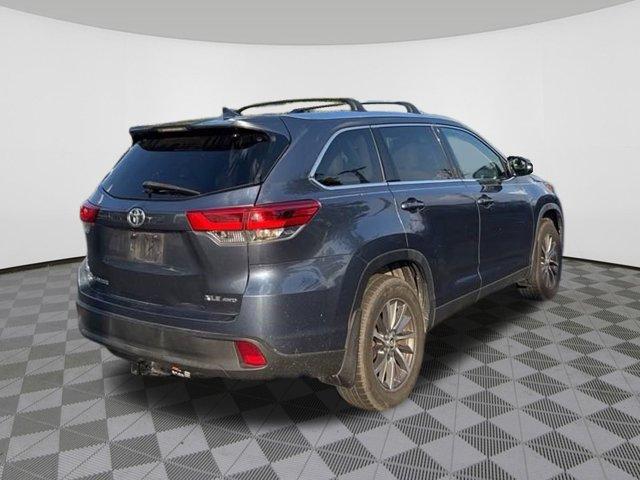 Photo of 2019 Shoreline Blue Pearl Toyota Highlander