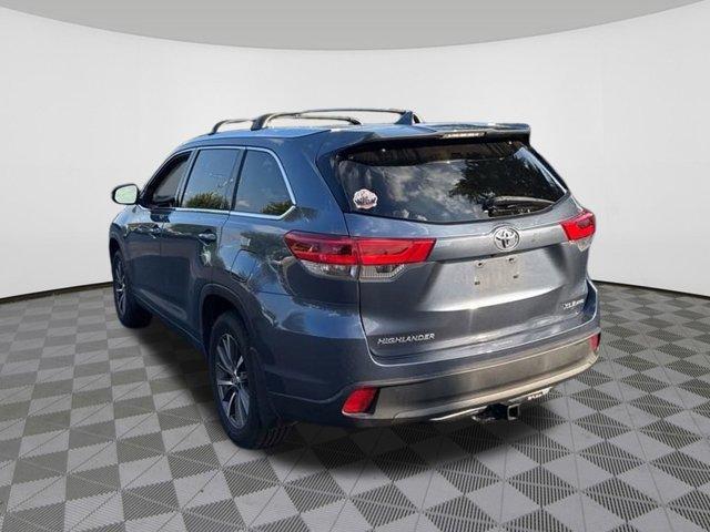 Photo of 2019 Shoreline Blue Pearl Toyota Highlander