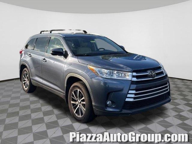 Photo of 2019 Shoreline Blue Pearl Toyota Highlander
