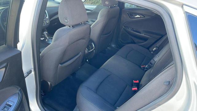 Photo of 2018 Silver Ice Metallic Chevrolet Malibu