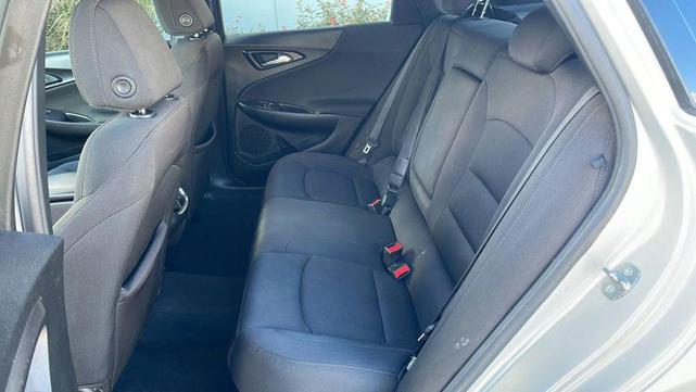 Photo of 2018 Silver Ice Metallic Chevrolet Malibu