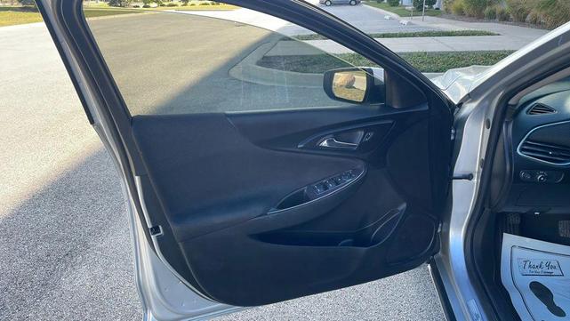 Photo of 2018 Silver Ice Metallic Chevrolet Malibu