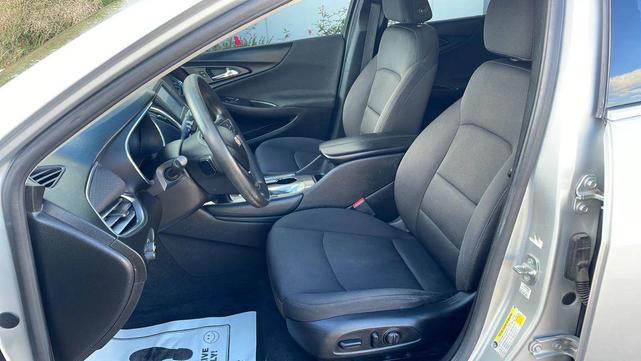 Photo of 2018 Silver Ice Metallic Chevrolet Malibu