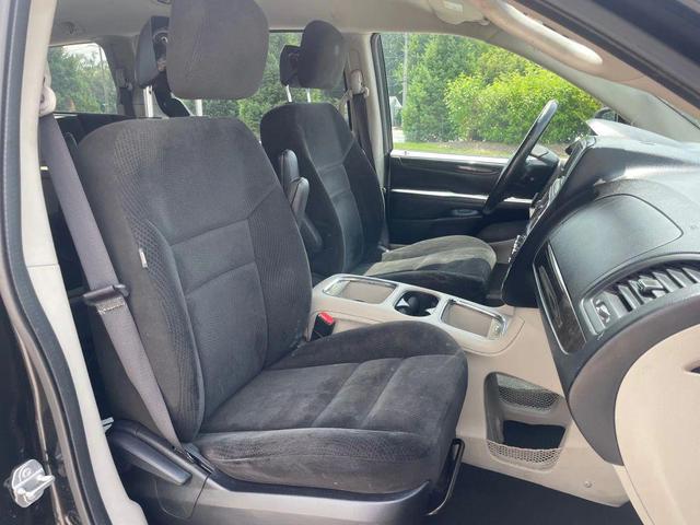 Photo of 2016 Brilliant Black Crystal Pearlcoat Dodge Grand Caravan
