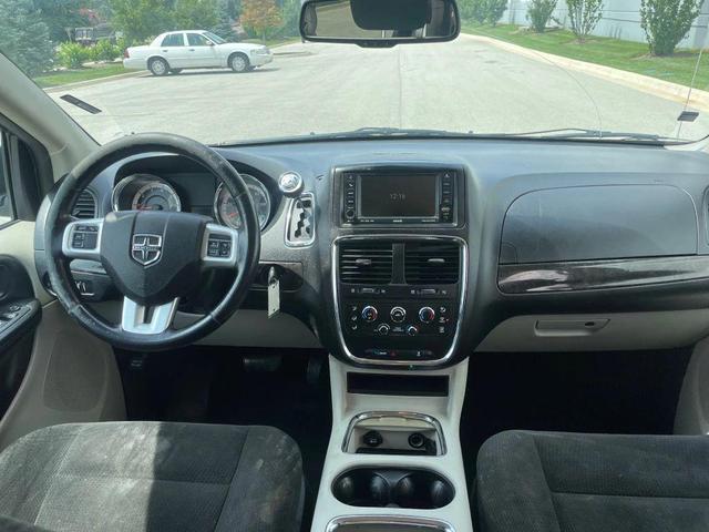 Photo of 2016 Brilliant Black Crystal Pearlcoat Dodge Grand Caravan