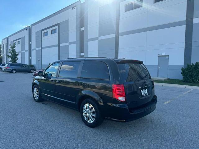 Photo of 2016 Brilliant Black Crystal Pearlcoat Dodge Grand Caravan
