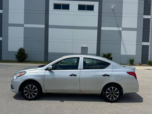 Photo of 2017 Silver Nissan Versa