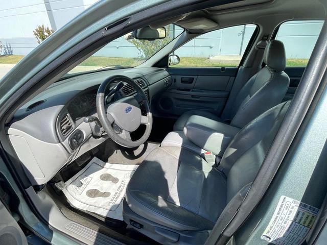Photo of 2006 Light Tundra Clearcoat Metallic Ford Taurus