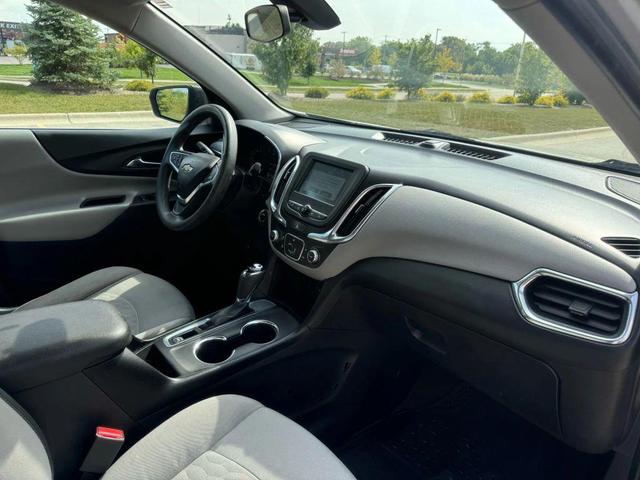 Photo of 2018 Silver Ice Metallic Chevrolet Equinox