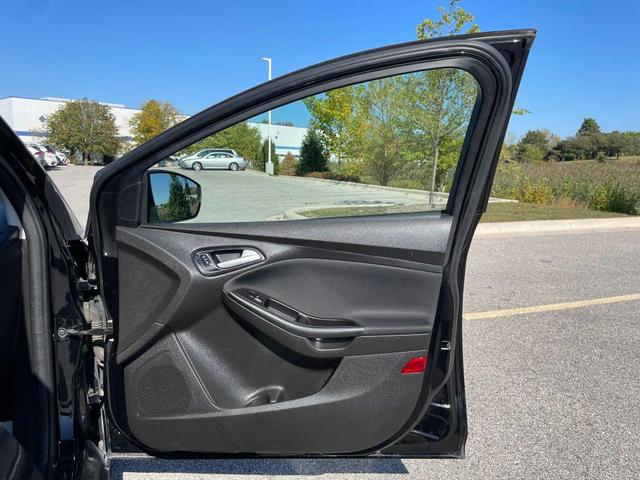 Photo of 2016 Shadow Black Ford Focus