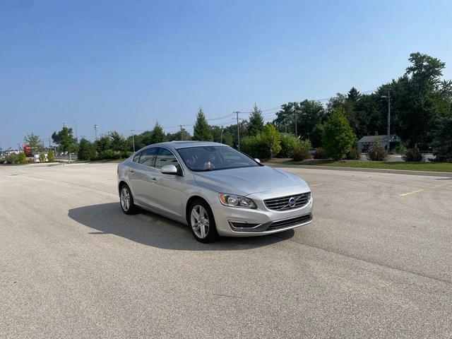 Photo of 2015 Bright Silver Metallic Volvo S60