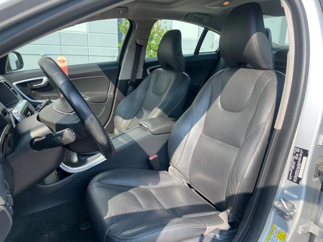 Photo of 2015 Bright Silver Metallic Volvo S60