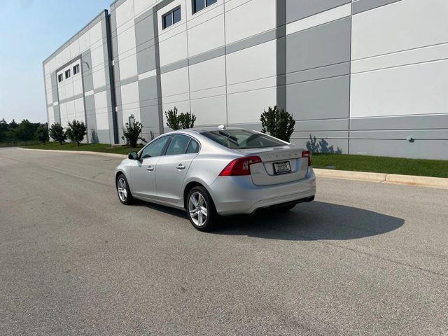 Photo of 2015 Bright Silver Metallic Volvo S60