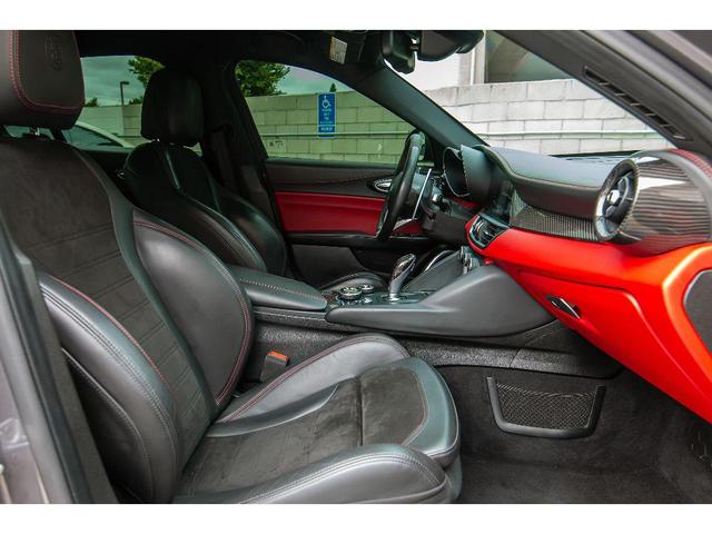 Photo of 2018 Vesuvio Gray Metallic Alfa Romeo Giulia