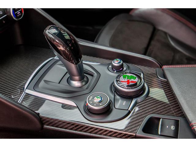Photo of 2018 Vesuvio Gray Metallic Alfa Romeo Giulia