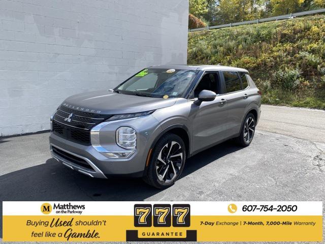 Photo of 2022 Mercury Gray Metallic Mitsubishi Outlander