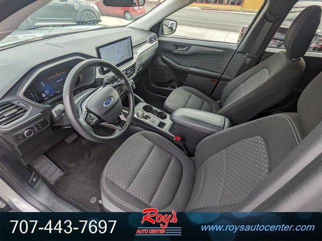 Photo of 2023 Iconic Silver Ford Escape