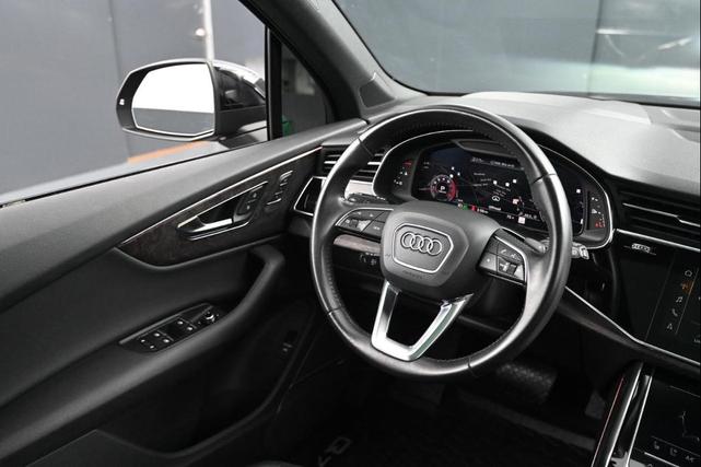 Photo of 2020 Orca Black Metallic Audi Q7
