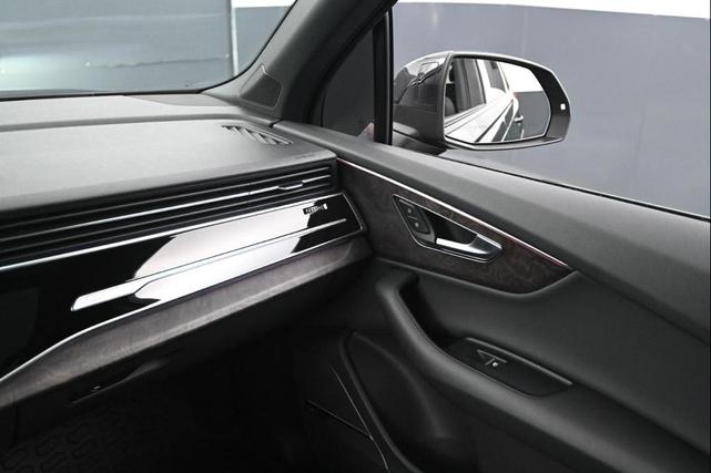 Photo of 2020 Orca Black Metallic Audi Q7
