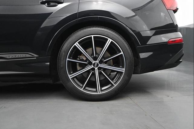 Photo of 2020 Orca Black Metallic Audi Q7