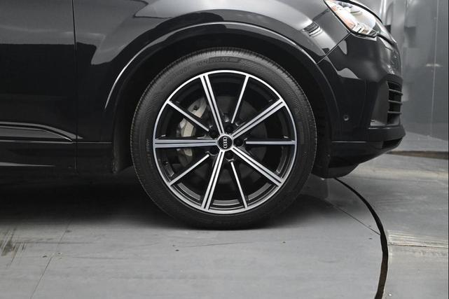 Photo of 2020 Orca Black Metallic Audi Q7