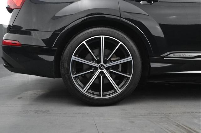 Photo of 2020 Orca Black Metallic Audi Q7