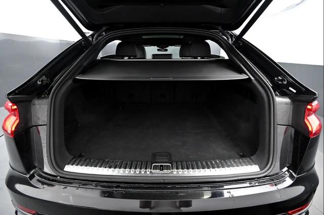 Photo of 2019 Black Audi Q8