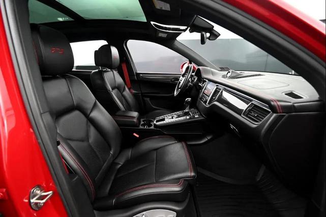 Photo of 2018 Carmine Red Porsche Macan
