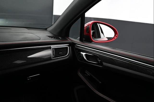 Photo of 2018 Carmine Red Porsche Macan