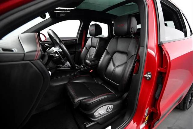 Photo of 2018 Carmine Red Porsche Macan