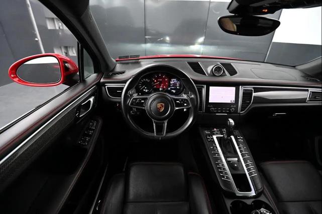 Photo of 2018 Carmine Red Porsche Macan