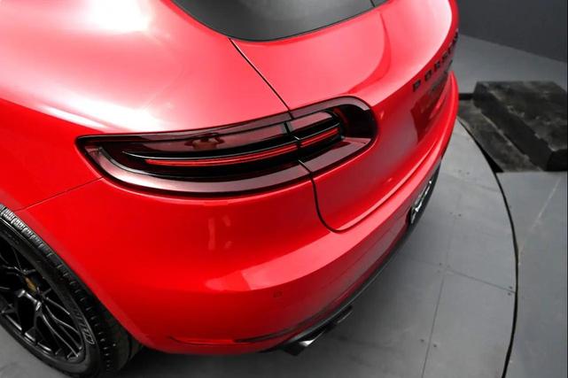 Photo of 2018 Carmine Red Porsche Macan