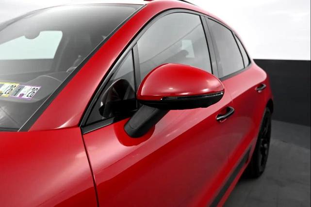 Photo of 2018 Carmine Red Porsche Macan