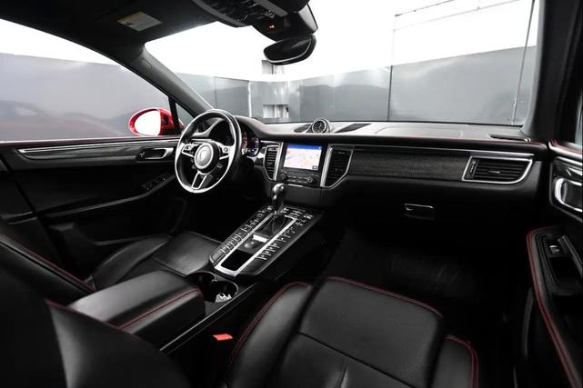 Photo of 2018 Carmine Red Porsche Macan