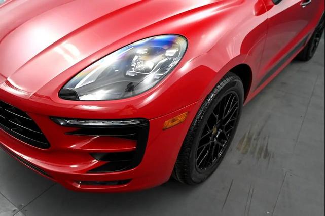 Photo of 2018 Carmine Red Porsche Macan