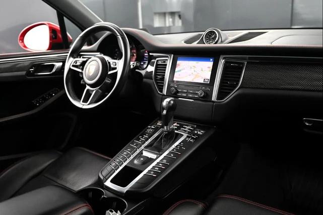 Photo of 2018 Carmine Red Porsche Macan