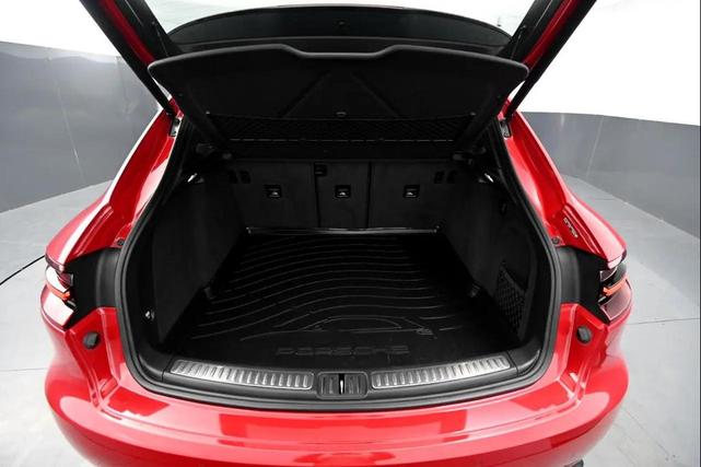 Photo of 2018 Carmine Red Porsche Macan