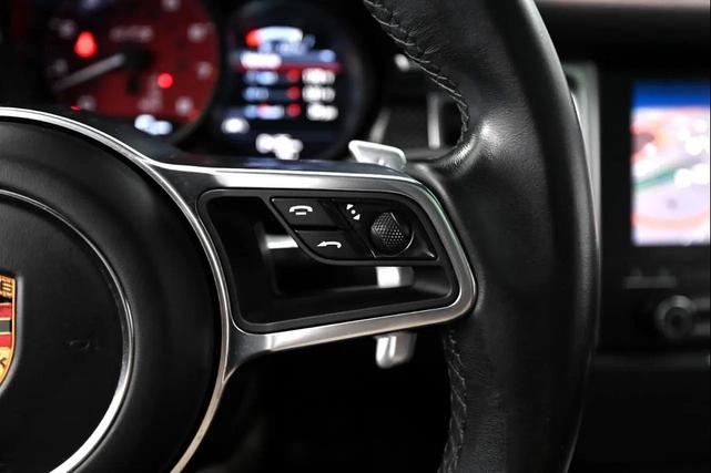 Photo of 2018 Carmine Red Porsche Macan