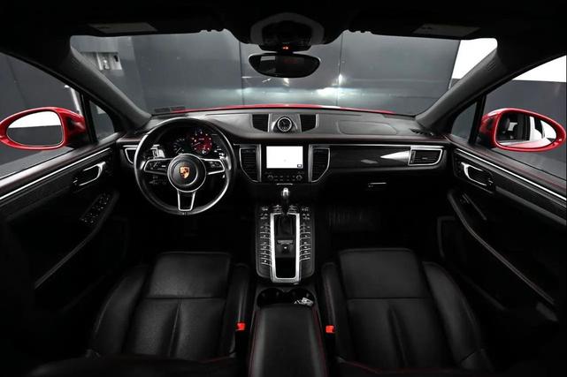 Photo of 2018 Carmine Red Porsche Macan