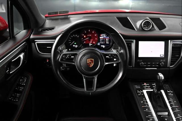 Photo of 2018 Carmine Red Porsche Macan