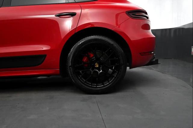 Photo of 2018 Carmine Red Porsche Macan