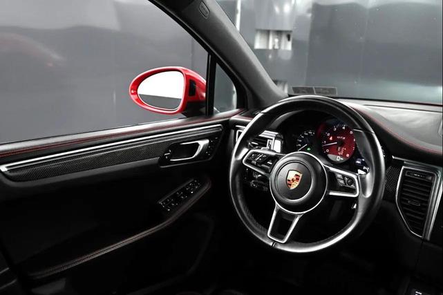 Photo of 2018 Carmine Red Porsche Macan