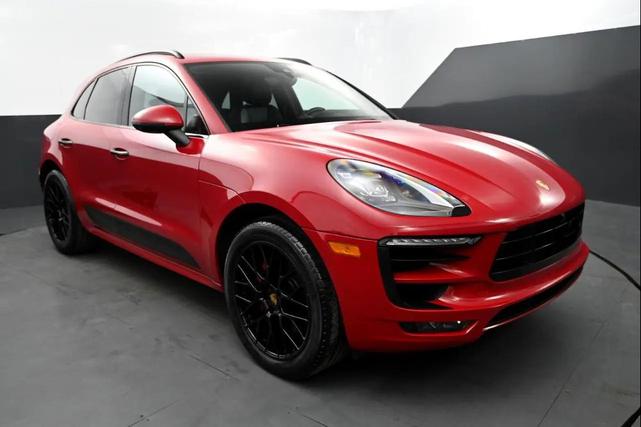 Photo of 2018 Carmine Red Porsche Macan