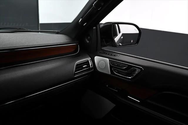 Photo of 2020 Silver Radiance Lincoln Navigator