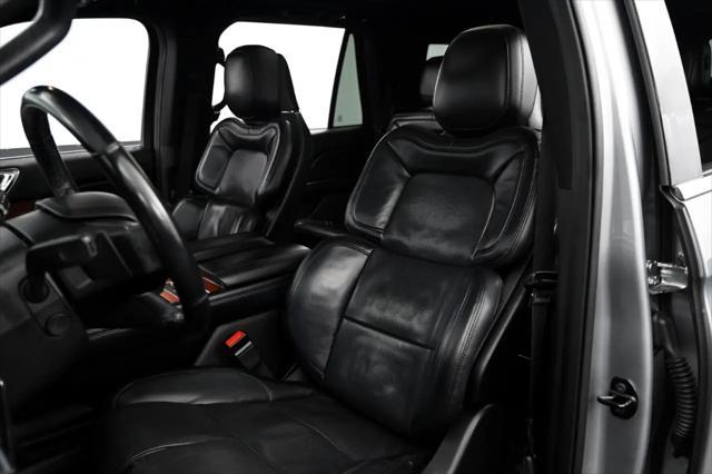 Photo of 2020 Silver Radiance Lincoln Navigator