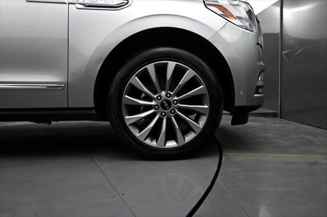 Photo of 2020 Silver Radiance Lincoln Navigator