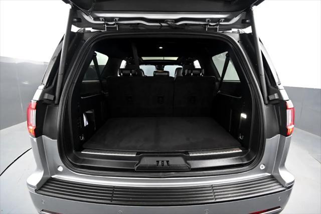 Photo of 2020 Silver Radiance Lincoln Navigator