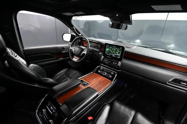 Photo of 2020 Silver Radiance Lincoln Navigator