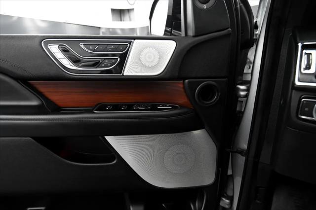 Photo of 2020 Silver Radiance Lincoln Navigator