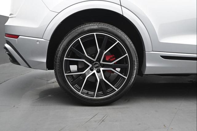 Photo of 2019 Florett Silver Metallic Audi Q8